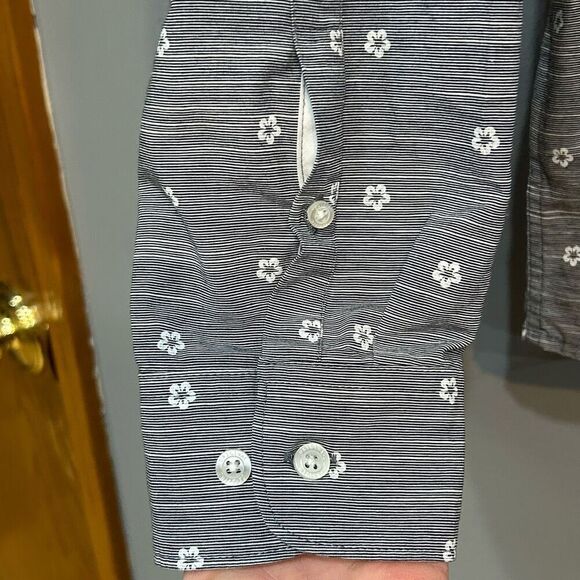 Penguin gray white flower pinstripe button down shirt size L - Picture 5 of 9
